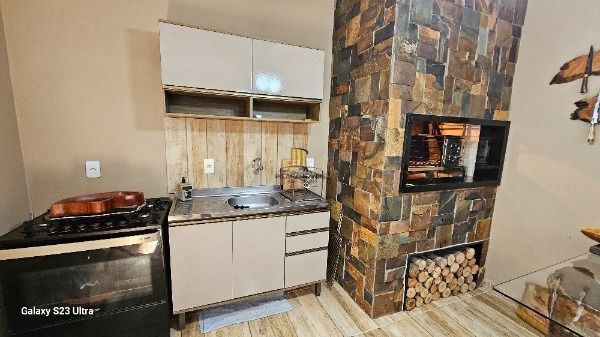 Casa em Porto Alegre, no bairro Hípica, com 3 dormitório(s), e 3 banheiros, à venda.