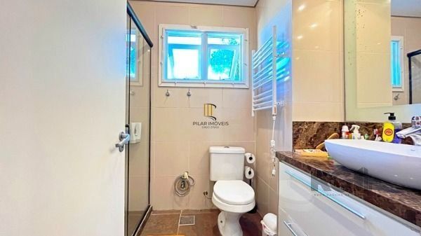 Casa em Porto Alegre, no bairro Hípica, com 3 dormitório(s), e 3 banheiros, à venda.