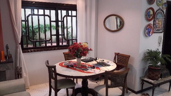 Casa para Venda - 300m², 3 dormitórios, sendo 3 suites, 4 vagas - Espirito Santo