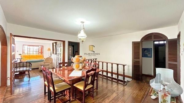 Casa em Porto Alegre, no bairro Tristeza, com 4 dormitório(s), à venda.