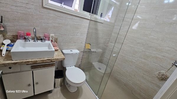 Casa em Porto Alegre, no bairro Hípica, com 3 dormitório(s), e 3 banheiros, à venda.