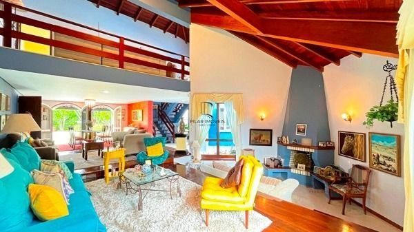 Casa em Porto Alegre, no bairro Ipanema, com 3 dormitório(s), à venda.