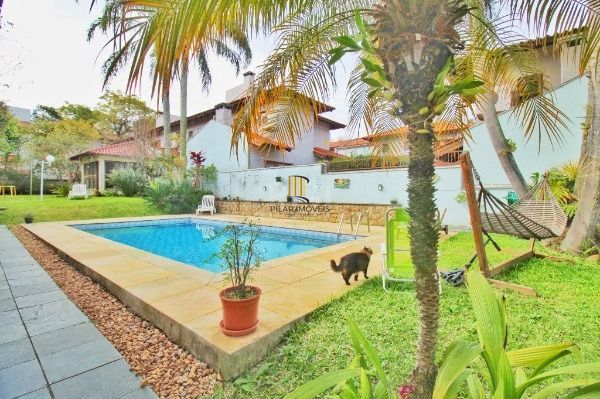 Casa em Porto Alegre, no bairro Jardim Isabel, com 4 dormitório(s), e 4 banheiros, à venda.