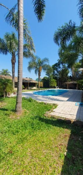 Sítio em Porto Alegre, no bairro Restinga, com 2 dormitório(s), e 2 banheiros, à venda.