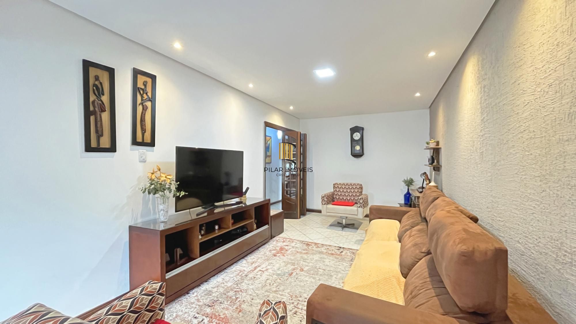 Casa em Porto Alegre, no bairro Vila Nova, com 3 dormitórios, 156 m² , 4 vagas.