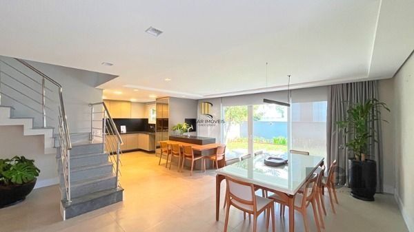 Casa Condominio para Venda - 364m², 3 dormitórios, sendo 3 suites, 2 vagas - Pedra Redonda