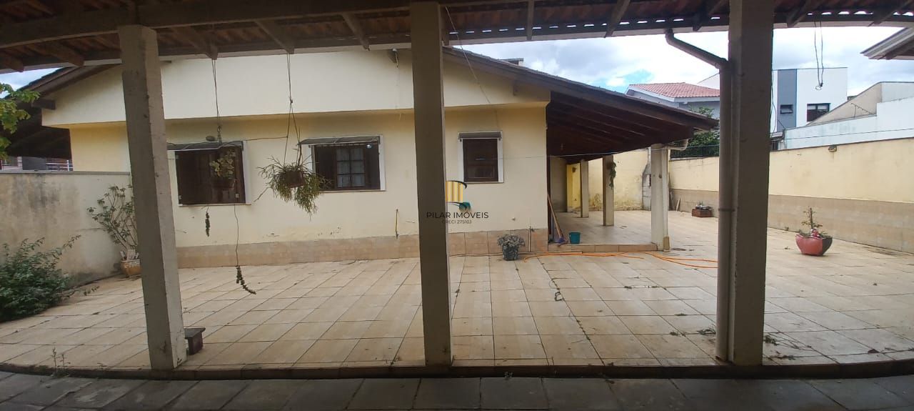 Casa 3 dormitórios no bairro Guarujá