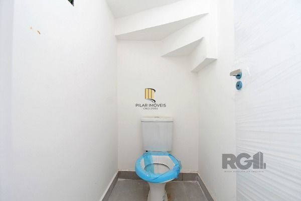 Casa Condominio em Porto Alegre, no bairro Nonoai, com 2 dormitório(s), e 2 banheiros, à venda.