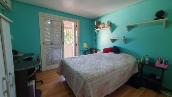 Casa em Porto Alegre, no bairro Espírito Santo, com 4 dormitório(s), e 4 banheiros, à venda.