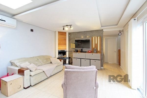 Casa em Porto Alegre, no bairro Hípica, com 3 dormitório(s), e 3 banheiros, à venda.