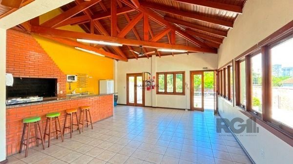 Apartamento 83m² - 3 dormitórios, 1 suíte, sacada e 1 vaga de garagem no bairro Camaquã