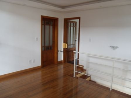 Casa para Venda - 300m², 3 dormitórios, sendo 1 suites, 4 vagas - Vila Nova