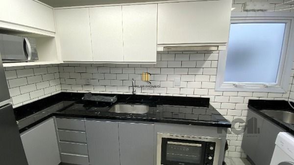 Apartamento em Porto Alegre, no bairro Cristal, com 1 dormitório(s), e 1 banheiros, à venda.