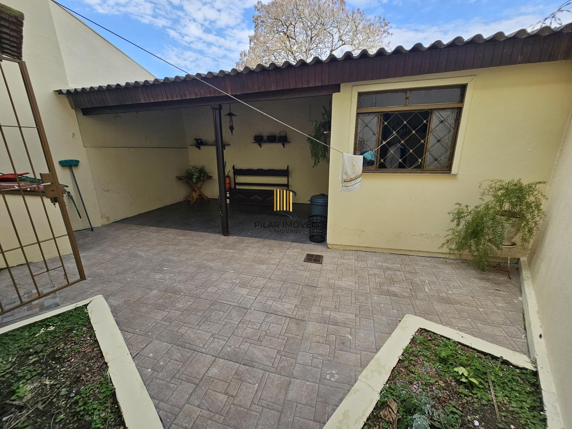Casa 3 dormitórios no bairro Hípica