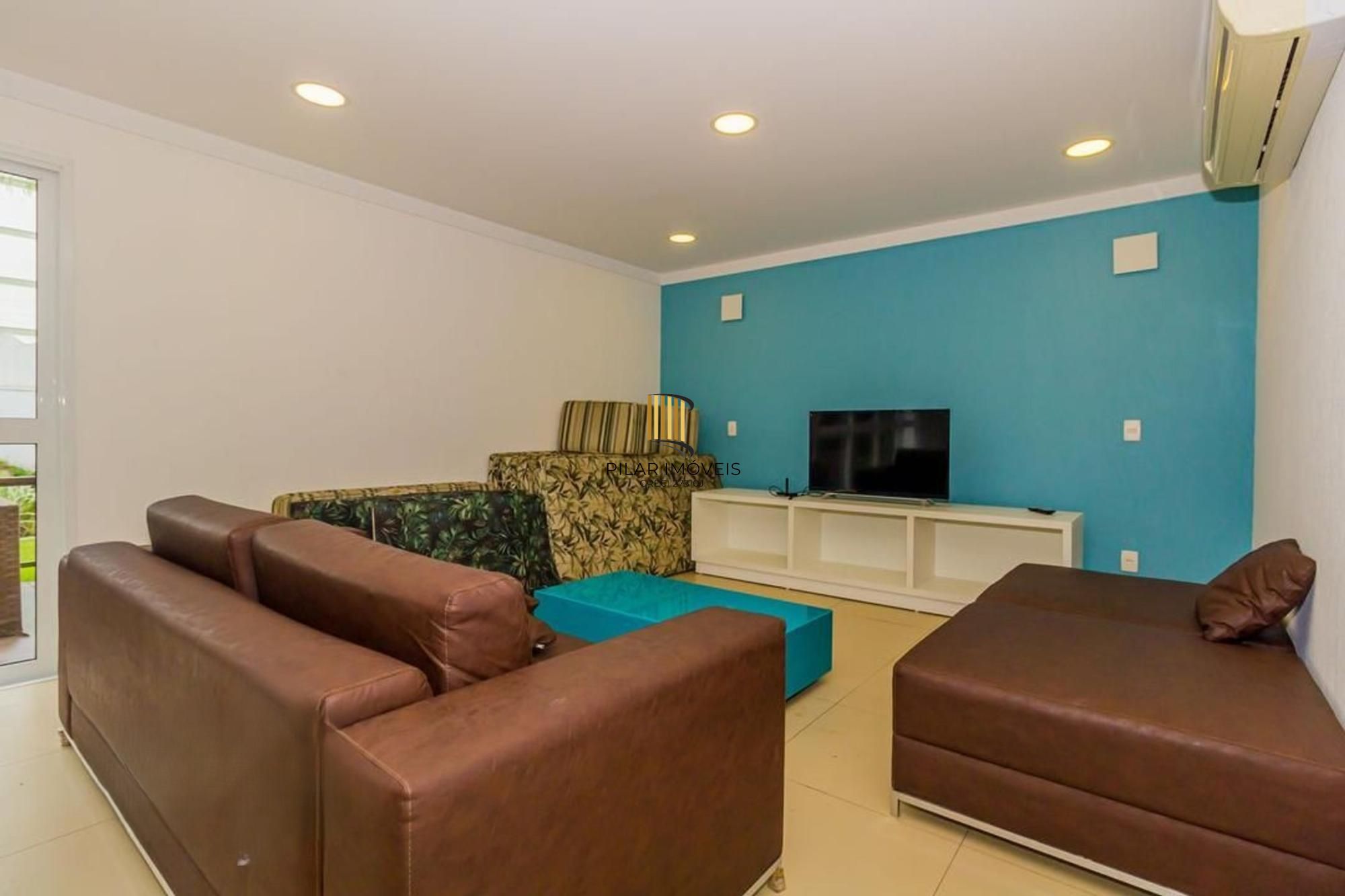 Apartamento semi mobiliado, 2 dormitórios, 1 suíte e 1 vaga de garagem coberta no bairro Menino Deus em Porto Alegre.