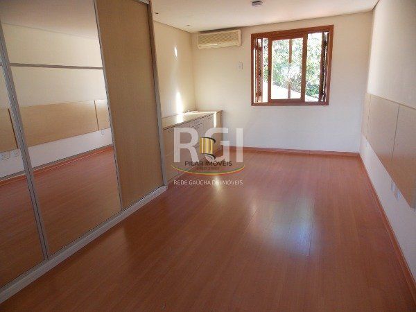 Casa 4 dormitórios no bairro Ipanema