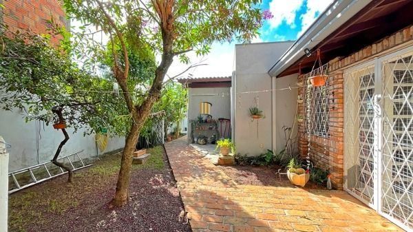 Casa Condominio em Porto Alegre, no bairro Santa Tereza, com 3 dormitório(s), e 3 banheiros, à venda.