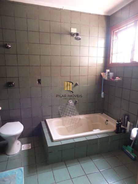 Casa para Venda - 287m², 4 dormitórios, sendo 1 suites, 4 vagas - Tristeza