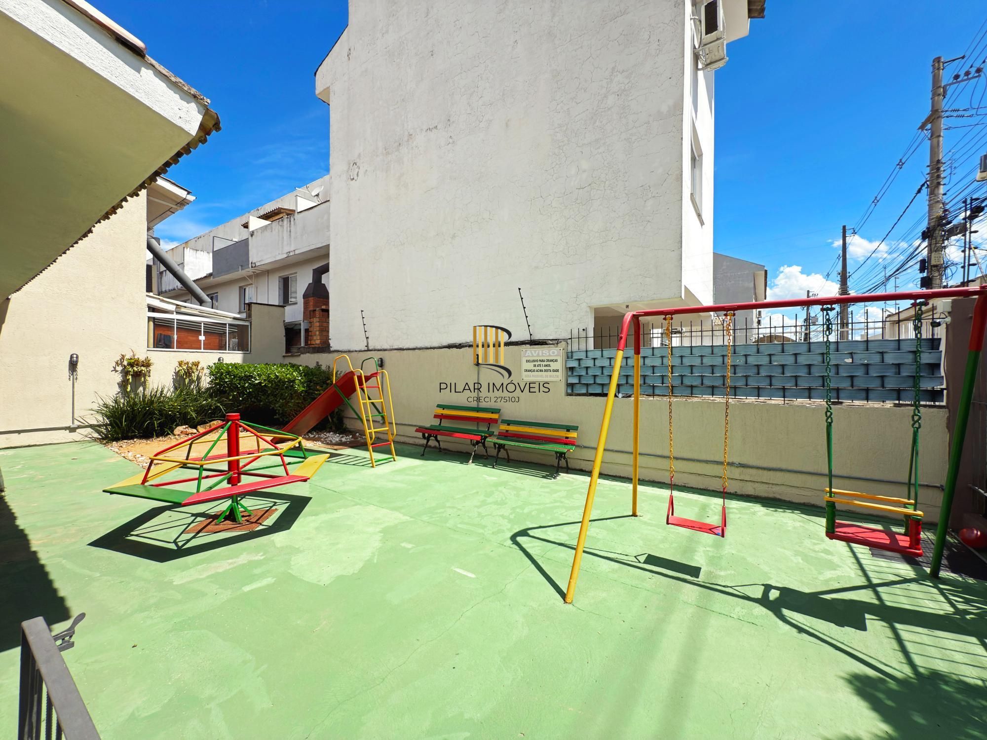 Casa Condominio em Porto Alegre, no bairro Aberta dos Morros, com 2 dormitório(s), e 2 banheiros, à venda.