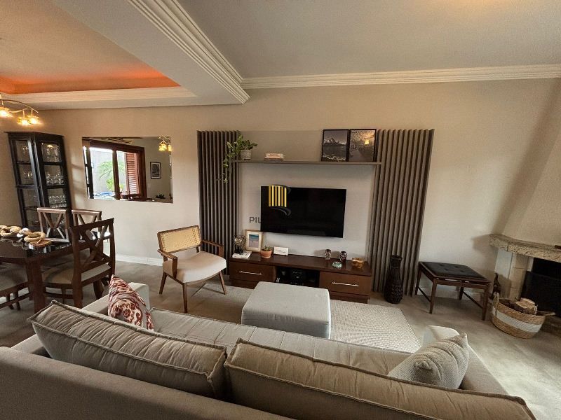 Casa 3 dormitórios no bairro Hípica