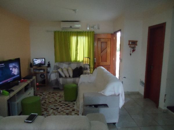 Casa para Venda - 220m², 3 dormitórios, sendo 1 suites, 2 vagas - Hípica