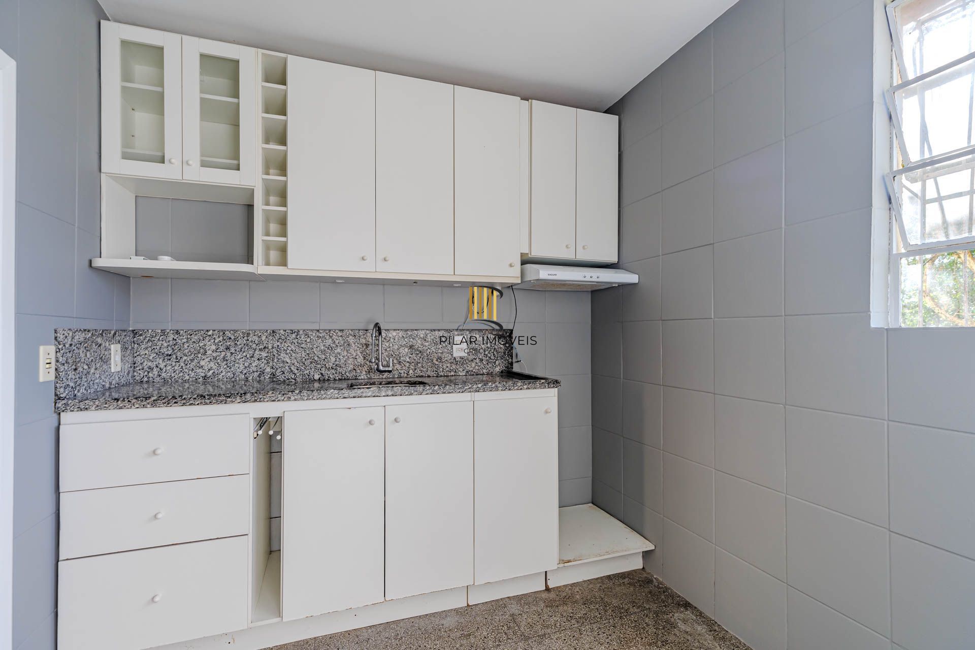 Apartamento com 2 dormitórios no Bairro Camaquã.