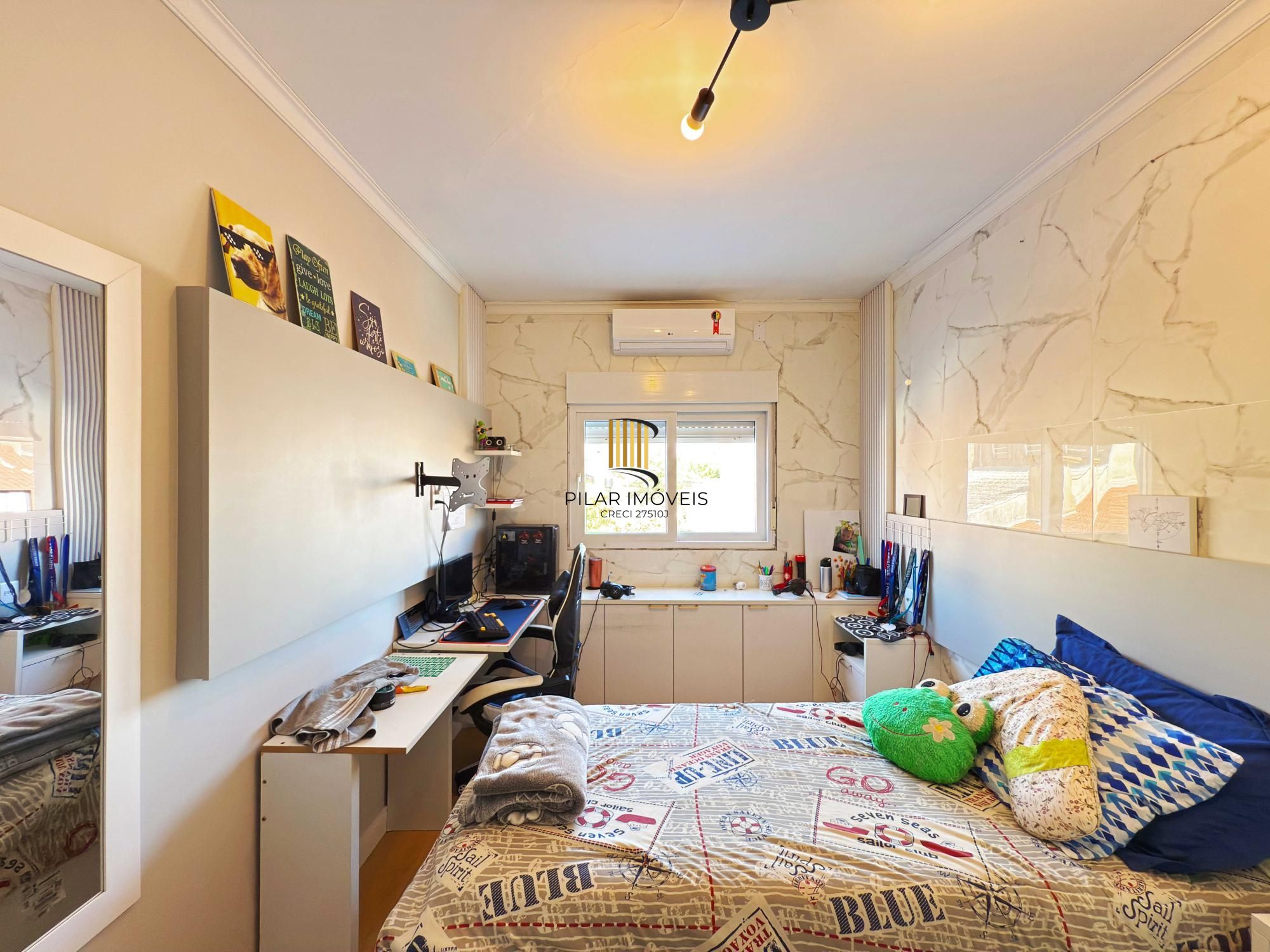 Em busca de uma casa espaçosa e cheia de comodidades no bairro Hípica