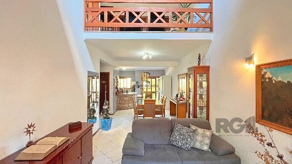 Casa em Porto Alegre, no bairro Hípica, com 3 dormitório(s), e 2 banheiros, à venda.
