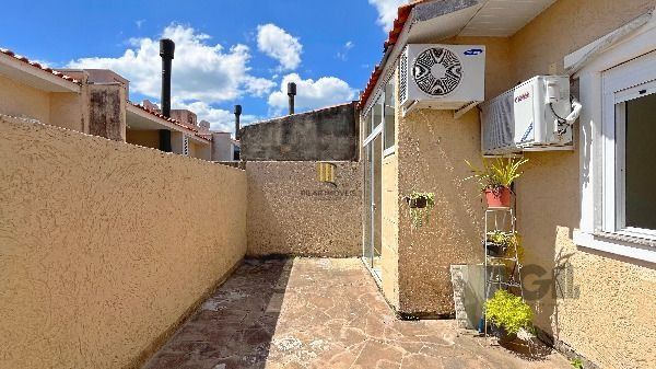 Casa de Condomínio 2 dormitórios no bairro Hípica