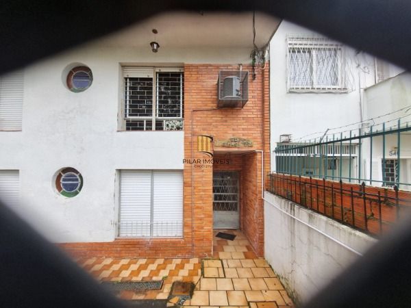 Apartamento JK em Porto Alegre, no bairro Medianeira, com 1 dormitório(s), e 1 banheiros, à venda.