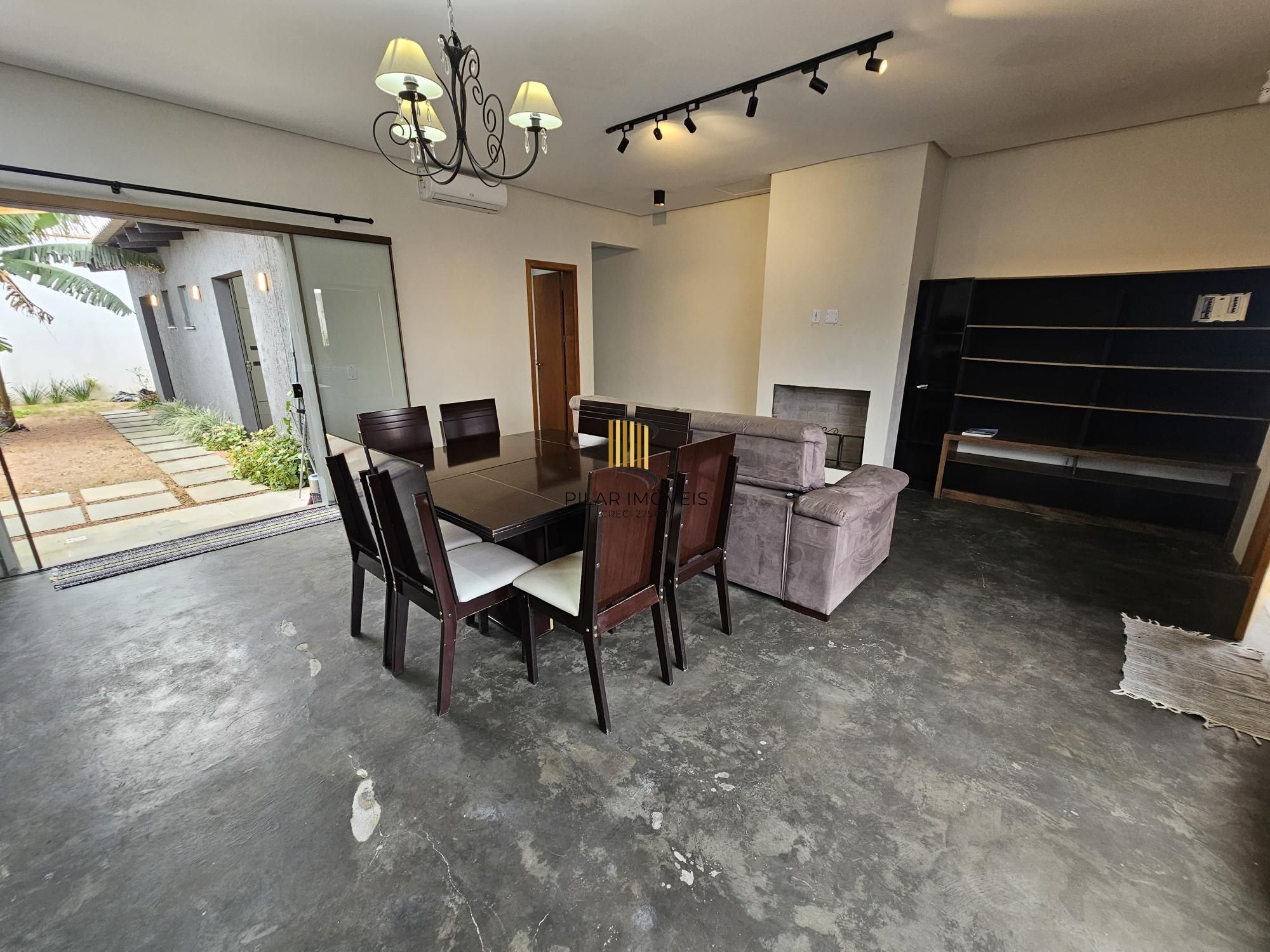 Casa térrea mobiliada 2 suítes com ar condicionado, churrasqueira, lareira  e pátio próximo ao Zaffari da Hípica !