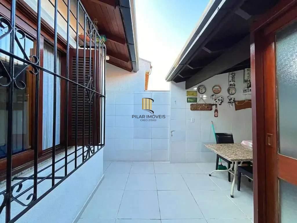 Casa 2 dormitórios no bairro Hípica
