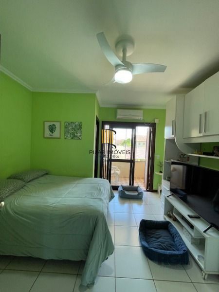 Casa em Porto Alegre, no bairro Hípica, com 3 dormitório(s), e 3 banheiros, à venda.