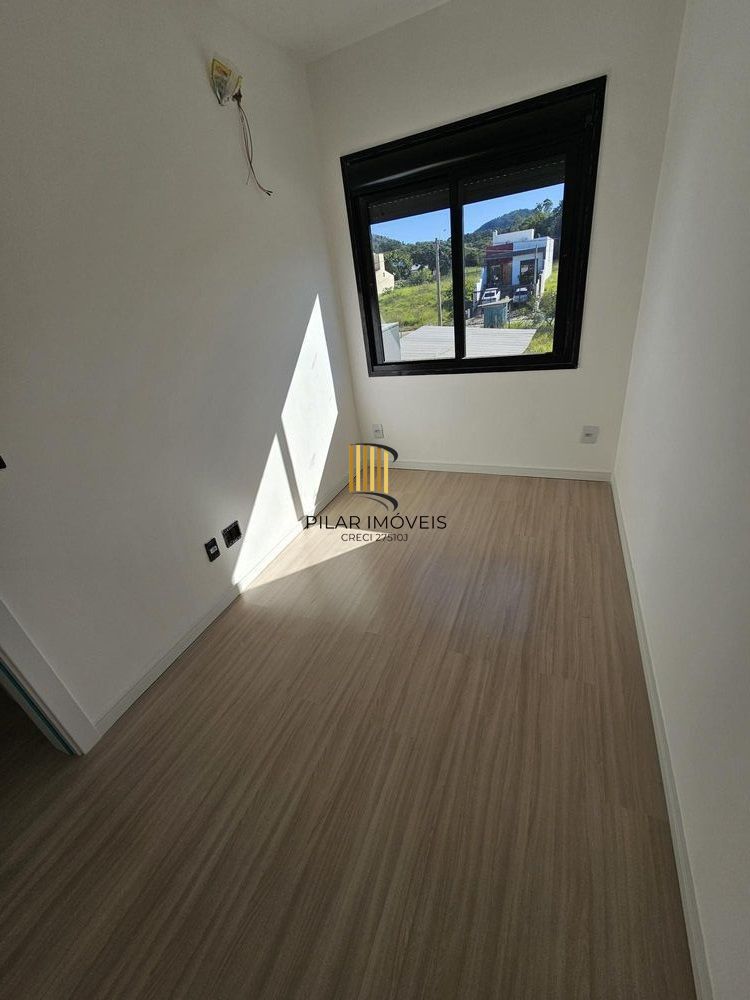 Casa 2 dormitórios no bairro Hípica