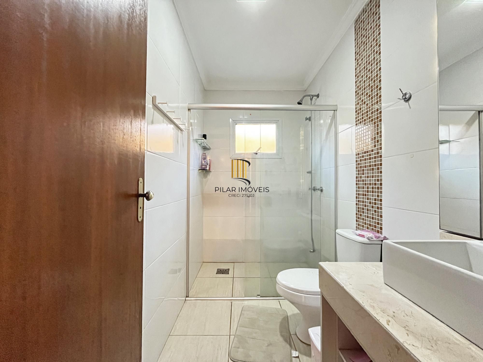 Casa para Venda - 270m², 3 dormitórios, sendo 1 suites, 2 vagas - Guarujá