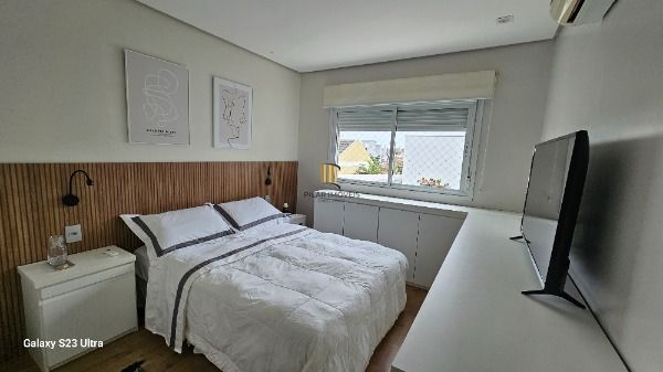 Apartamento em Porto Alegre, no bairro Chácara das Pedras, com 2 dormitório(s), e 2 banheiros, à venda.