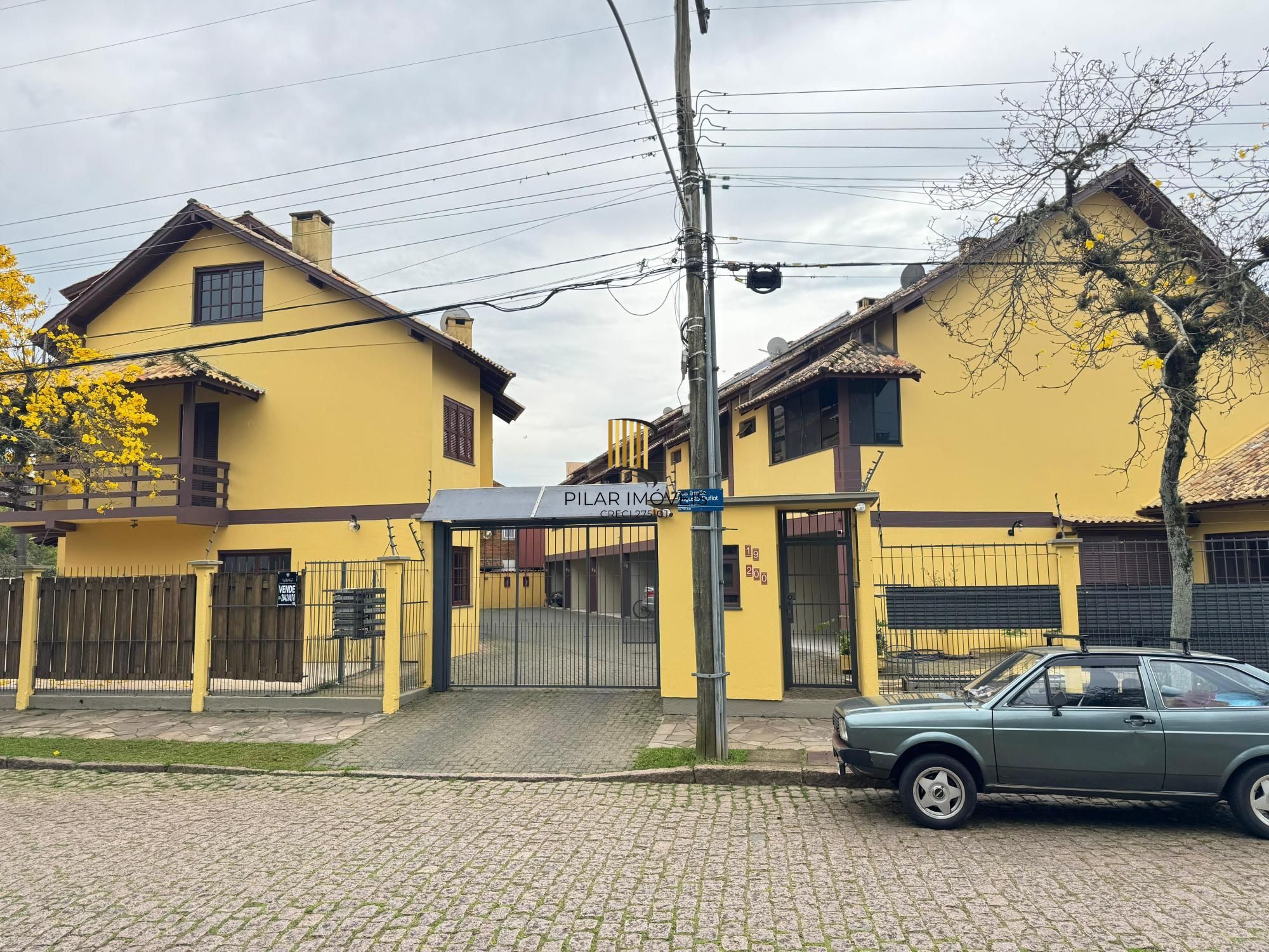 No bairro Serraria, casa em condomínio com 3 dormitórios