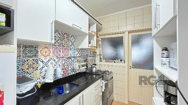 Apartamento em Porto Alegre, no bairro Teresópolis, com 2 dormitório(s), e 2 banheiros, à venda.