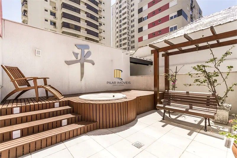Apartamento com 2 dormitórios, 2 vagas, 65m2 coração do Menino Deus.
