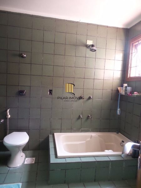 Casa para Venda - 287m², 4 dormitórios, sendo 1 suites, 4 vagas - Tristeza