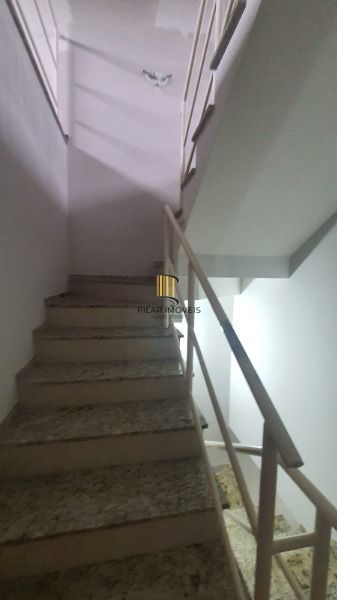 Casa em Porto Alegre, no bairro Ipanema, com 3 dormitório(s), e 3 banheiros, à venda.