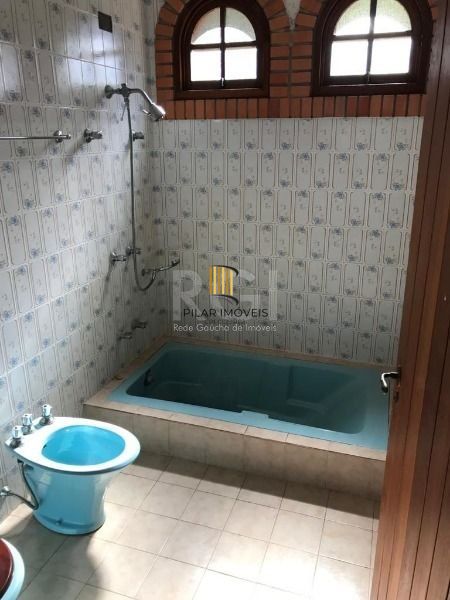 Sítio em Porto Alegre, no bairro Vila Nova, com 3 dormitório(s), à venda.