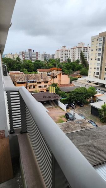 Studio em Porto Alegre, no bairro Tristeza, com 1 dormitório(s), e 1 banheiros, à venda.