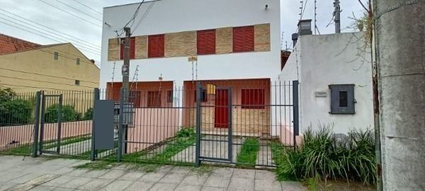Casa para Venda - 75m², 3 dormitórios, 2 vagas - Guarujá - Pilar Imóveis