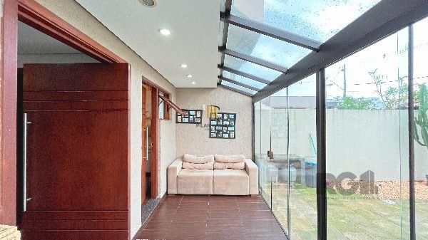 Casa em Porto Alegre, no bairro Hípica, com 3 dormitório(s), e 3 banheiros, à venda.
