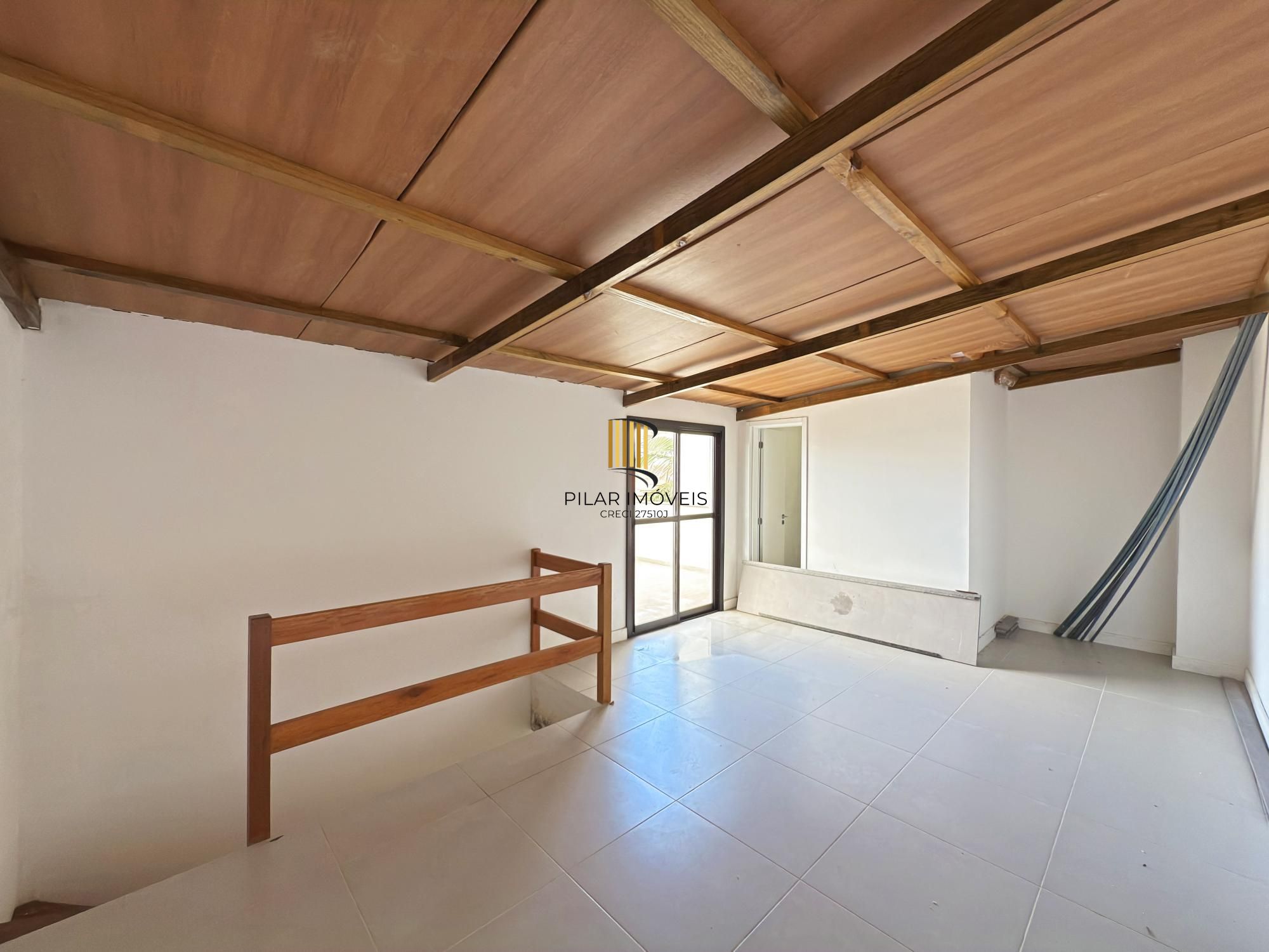 Casa em Porto Alegre, no bairro Hípica, com 4 dormitório(s), à venda.