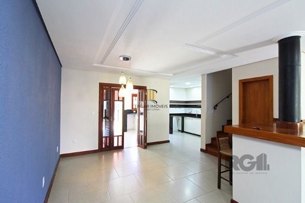 Casa em Porto Alegre, no bairro Hípica, com 3 dormitório(s), e 3 banheiros, à venda.