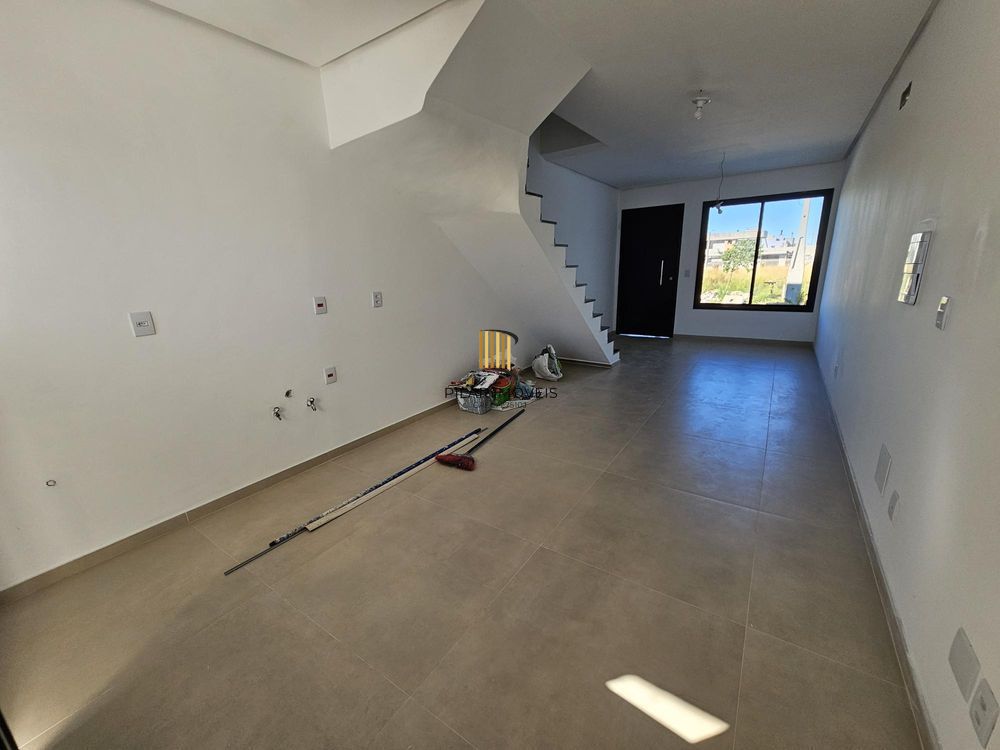 Casa 2 dormitórios no bairro Hípica