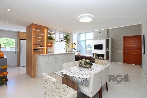 Casa em Porto Alegre, no bairro Espírito Santo, com 3 dormitório(s), e 3 banheiros, à venda.