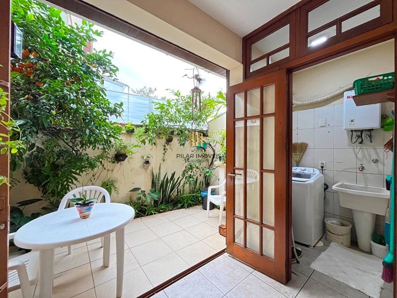 Casa 3 dormitórios no bairro Ipanema
